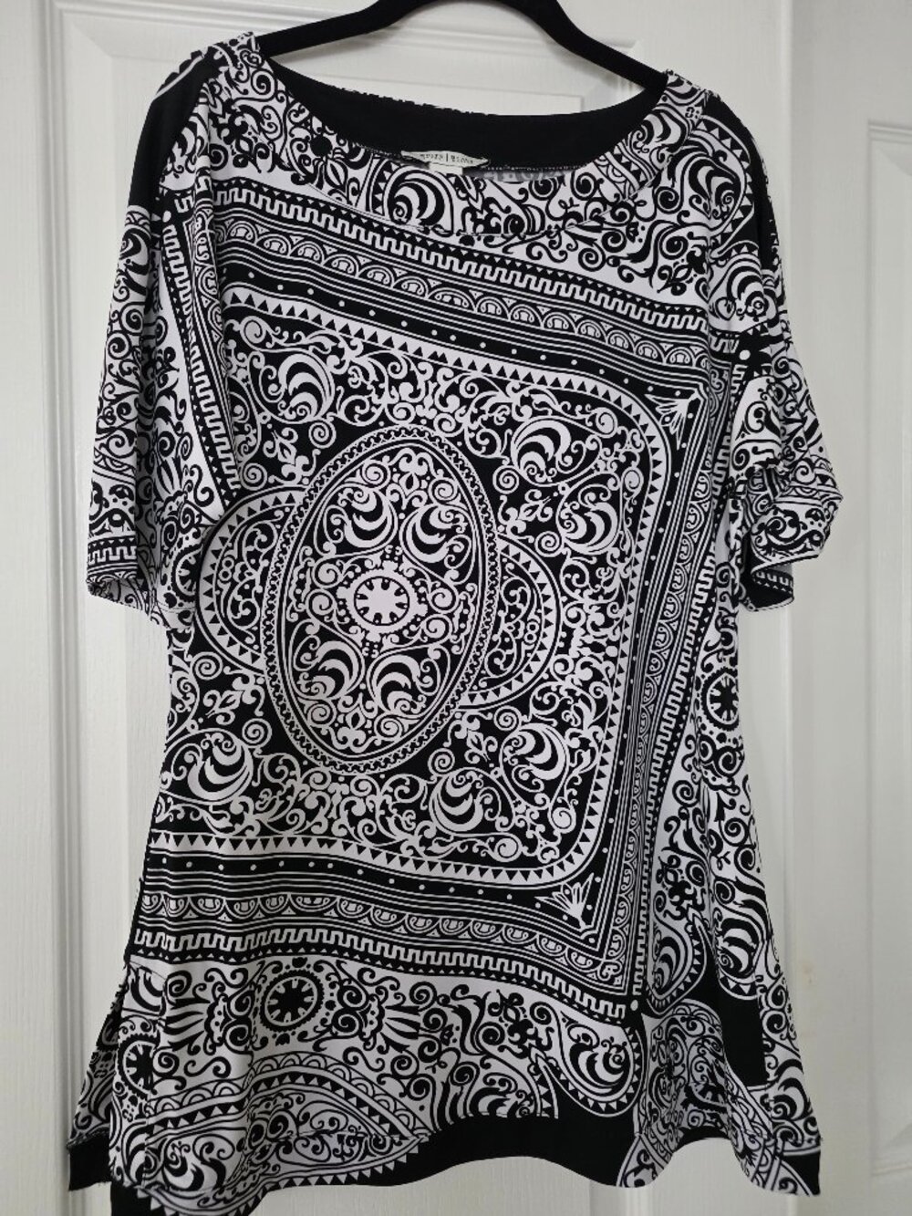 White House Black Market Black & White Paisley Print Tunic Top